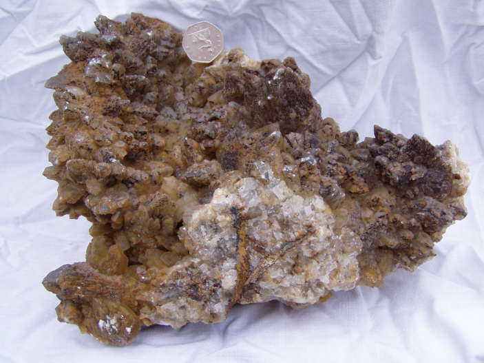 C a l c i t e   w i t h   C h a l c o p y r i t e   i n c l u s i o n s   