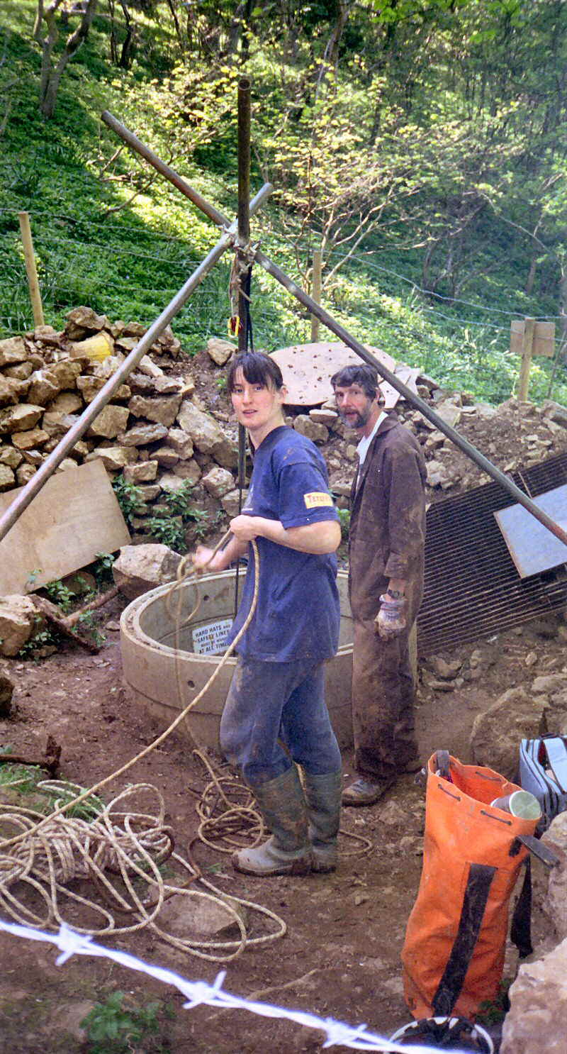 A l i   a n d   G l y n   a t   t h e   d i g   s i t e   