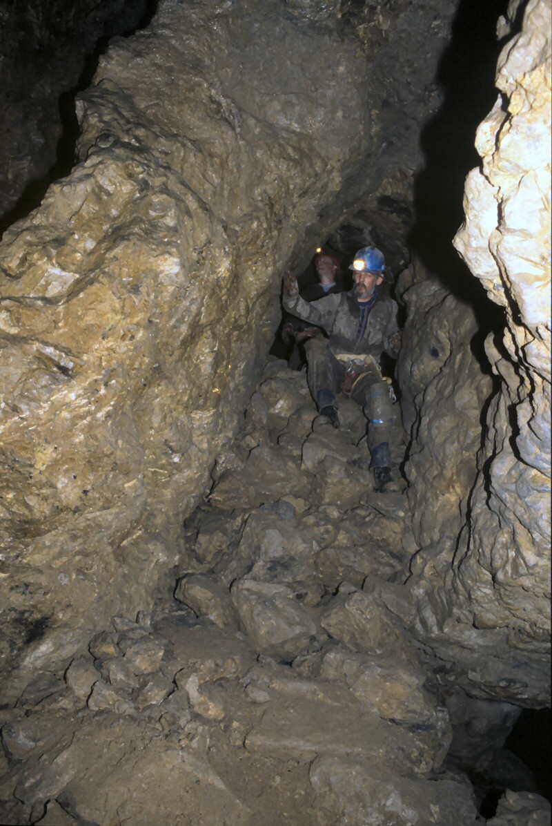e r i k   c l i m b i n g   d o w n   i n t o   s t o p e   