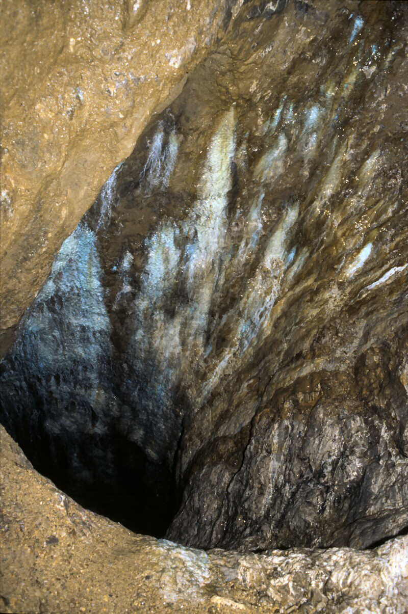 o r e   s h a f t   d o w n   i n t o   a d i t   
