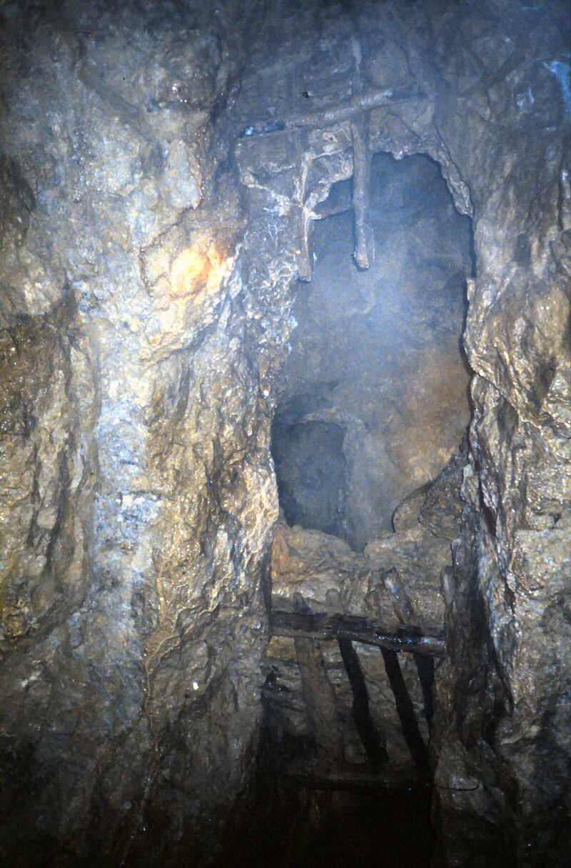p a s s a g e   a b o v e   s u p p o r t e d   d e a d s   