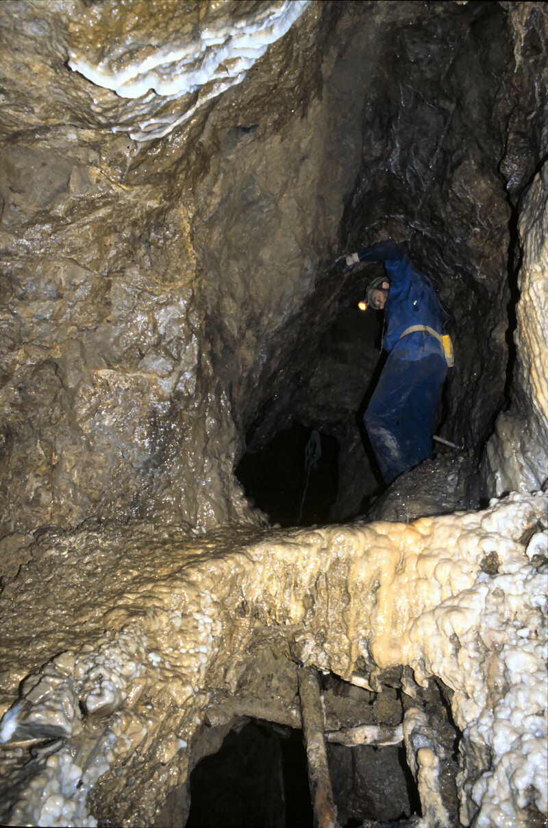 t o n y   t r a v e r s i n g   r i f t   a f t e r   i c e b r i d g e   