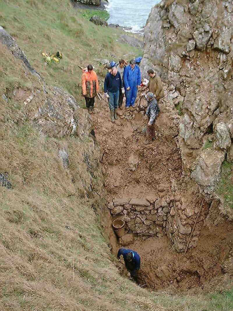 p o r t h   y r   h e l i g   e n t r a n c e   3   