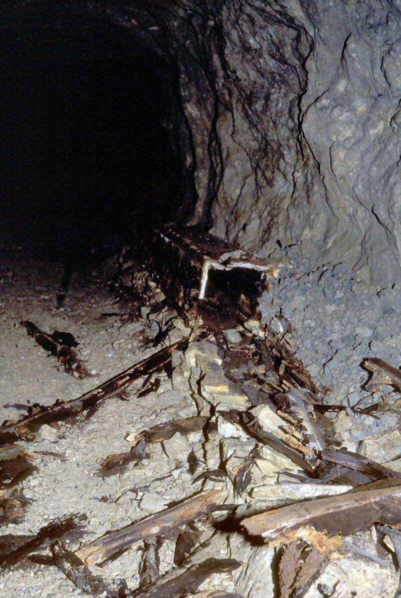 b r o k e n   a i r   d u c t   o n   f l o o r   