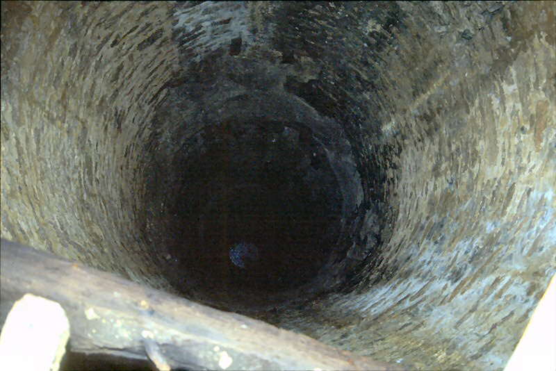 l o o k i n g   s t r a i g h t   d o w n   